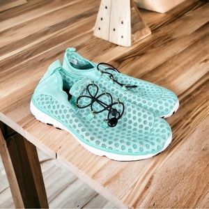 Moerdeng Teal Water Sneakers 🤍